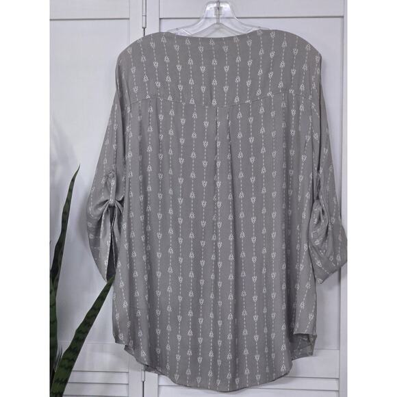 Torrid Harper Crepe Button-Up V-Neck Tribal Print 3/4 Sleeve Blouse 2 Grey - Picture 7 of 7